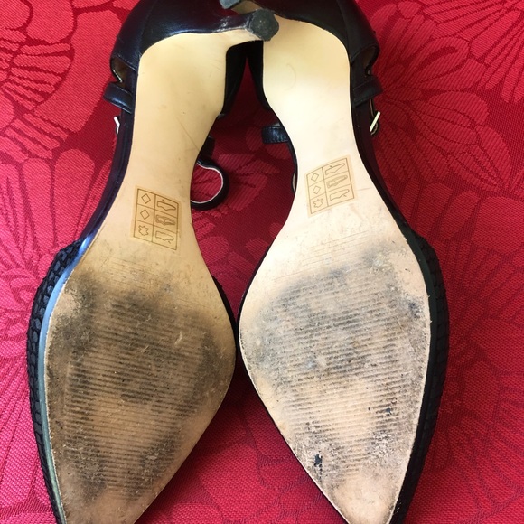 Snakeskin Pointed Heels - Picture 5 of 7